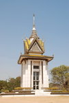 萬人塚 Killing Field, 
是一個亂葬岡,1975-1978 短短3、4年,這裡就處決了將近 10000 名由 S21 集中營的監獄柬埔寨平民