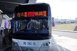 坐國光客運去台北車站，再轉免費shuttle去西門