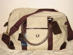 ＄４８０－最新引入 Fred Perry 側咩 and 斜咩 大袋 

100%real  100%new 

color :杏啡  黑色 

size : 長45cm X 高41cm X 闊24cm 

採用帆布物料 : 輕巧  洗水 耐用 

男女可用
