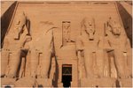Temple of Ramesses II (Abu Simbel) - 立於雕像腳邊的為皇室成員，包括拉美西斯二世的母后Muttuy、皇后Nefertari、兒子Amenhirkhopshef、Remesses、、女兒Bint-Anat、Nebttawi、Merytamun