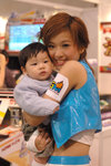 8 Months 27 Days - 今日去會展 Daddy 個攤位睇o野, 重同靚靚姐姐影相! Daddy, 你係咪好羡慕我呢!