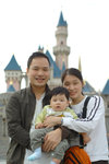8 Months 15 Days - 今日去 Disney, 等我o係睡公主城堡前影返張全家幅留念先!