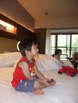 都係睇陣電視消磨o下 d 時間先