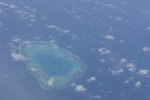 飛行途中發現香港附近一個似是珊瑚的小島