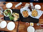 炸帶子,魷魚,煎魚,沙律,仲有薯條 Aus$60.6...個魚好腥..其他好味