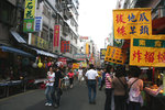 淡水．人山人海中正路