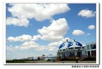 我&#21707;住&#22000;條蒙古包渡假村有千人宴餐廳,有超市,有商店,有沖涼&#25596;骨,有便利店.........好似成個clubhouse......