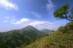 從大東山遠眺山勢雄偉的鳳凰山及彌勒山