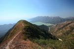 右面的中狗牙嶺及右面的西狗牙嶺