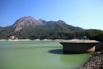 石壁水塘與鳳凰山