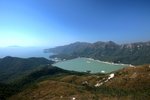 中狗牙下瞰石壁水塘