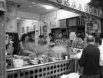 2006-01-14-0292 - 人頭湧湧的魚丸店