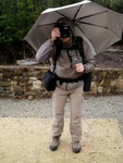 另一位裝備充足的攝影師, 背包有防水外套的