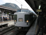 IMG_1175-等緊車時有架"快速"車經過
