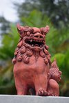 這是Shisa，是種可以辟邪、消災納福的獅子，在沖繩到處都可見到。