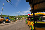 火車開動了！回來上網翻查資料，原來書中圖片的列車叫Lavaux Wine Train，是由Vevey開出至Chexbres，車程只有10分鐘，遊人可由Chexbres步行返回Vevey，沿路欣賞葡萄園梯田。