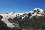 這是Findelgletscher冰河，右手邊就是瑞士最高的山Monte Rosa (羅莎峰4634m)，雖然是最高的山，Monte Rosa的風頭卻明顯給Matterhorn蓋過了。
