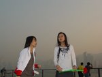 階磚 + 紅心... 都係著白衫