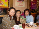 Angel、Sandra、Ivy 三姊妹合照