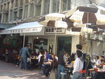 我的早餐去了這間嘉烈蛋逹店食葡逹, 感覺這間葡逹同香港kfc食到的味道也是一樣, 書上寫這間葡逹店與香港kfc的葡逹, 兩者都是同一家, 所以味道同香港kfc食都的一樣, 只不過坐係這間葡逹店食葡逹, 會有一別有會味 . . .