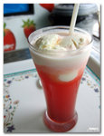 DSCF1762 Strawberry float (Strawberry Farm, Cameron Highlands)
