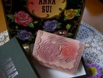 AnnaSui玫瑰花花銀包 ($950)