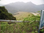 石壁水壩前有巴士站 , 個站剛剛係彎位之後 , 小心過左籠