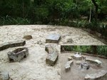 早前颱風對蘿箕灣影響頗大 , 沙灘大量沙粒比颱風吹入營位 , 頭一個營位地面比原有高度高左幾吋(右下角舊相片比較)