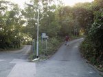 幾分鐘後見分岔路 , 向右上斜 , 非常簡單