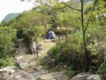 頂頭營友們繼續逗留 , 除沙灘上面既營位外 , 以呢一個位最好