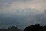 遠眺雲霧中的 Cotopaxi