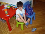 Hei Hei wear shoe