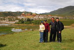 旁邊的是藏族司機，及來自廣東佛山的夫婦