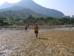 水退，但滿地泥濘