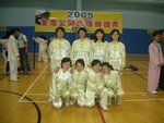 ... 合力上演廿四式太極拳