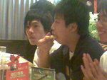 小杰狂食Pizza....WoW