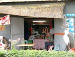 02 松仔園入口前士多的鍾伯