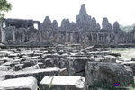 A (20) 巴戎寺位於大吳哥城的正中央。為當時之國廟。