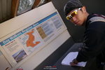 C (9) 由Visitor Centre開車太約10分鐘車就會到Wineglass Bay Lookout既停車場，上山前照樣都要登記Check in