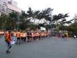 隊長第一排起步､其他隊員在後面~~!