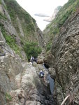 101_0255_過一小峽後又須小心沿左方小石脊而下 (第二難關)