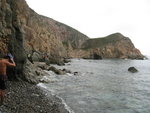 101_0282_灣東面的崖邊，行友已急不及待，努力去綑行…