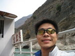 Ferry across 虎跳峽