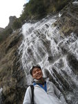 A small waterfall along 虎跳峽