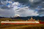 TaGong Monastery, with Mt. Zhara 雅拉神山 behind, is 110km north of KangDing Province.
塔公: 藏語是'菩薩喜歡的地方'.