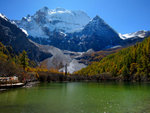Lake ZhuoMaLaCuo 卓瑪拉措 (3,960m), also known as Pearl Lake 珍珠海, is situated at the base of Mt. XianNaiRi 仙乃日 (6,032m)