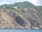 Hexagonal-columnar rhyolite in the area of High Island 糧船灣一帶六角柱狀的流紋岩