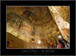 中央坐像高17米，是雲岡石窟最大的佛像