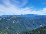 從山頂遠望台灣第二高峰，雪山主峰，海拔3,886米