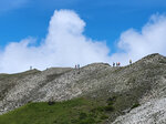 前面有另一個行山隊正向奇萊主峰前進，我緊隨其後